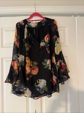 Gibson Latimer Black Floral Bell-Sleeve Blouse